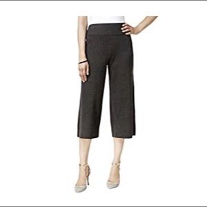 Alfani black knit capris- NWT